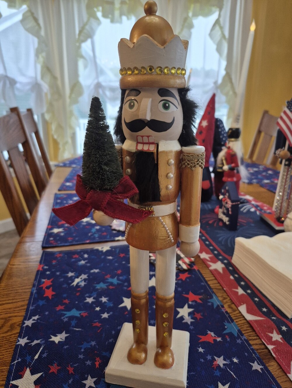 Gold and White Nutcracker Holiday Décor with Green Tree